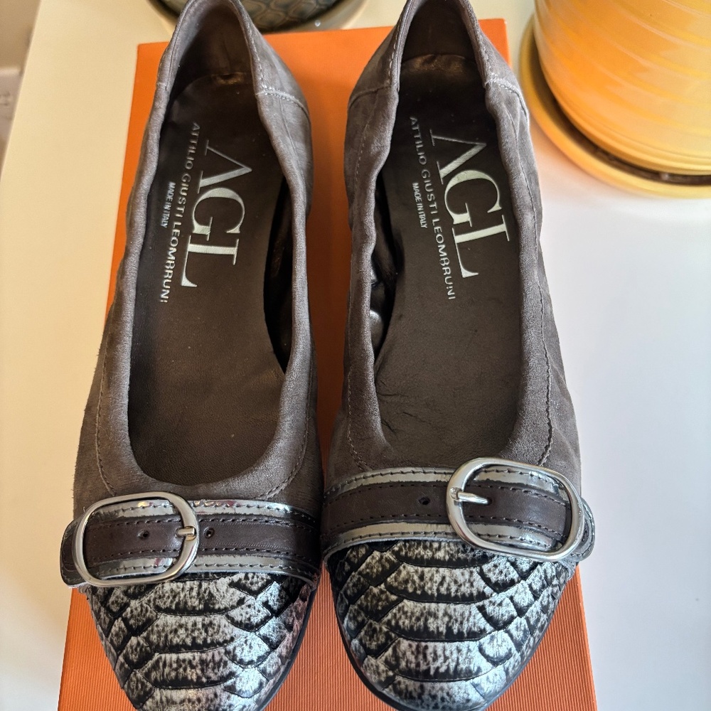 AGL Monika Taupe Suede Metallic Pebble Toe Ballet Flats, EU Size 37.5